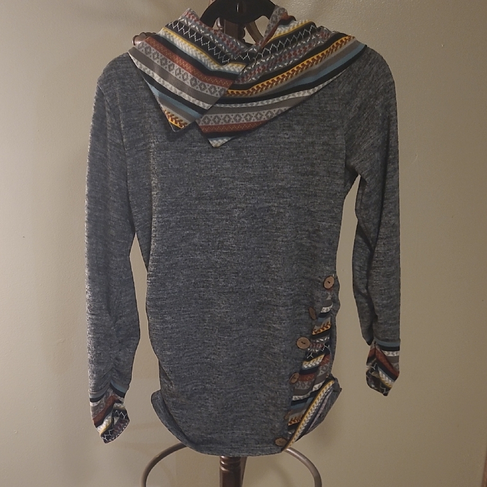 Dressfo Gray Patterned Women's Hoodie with Button Accents